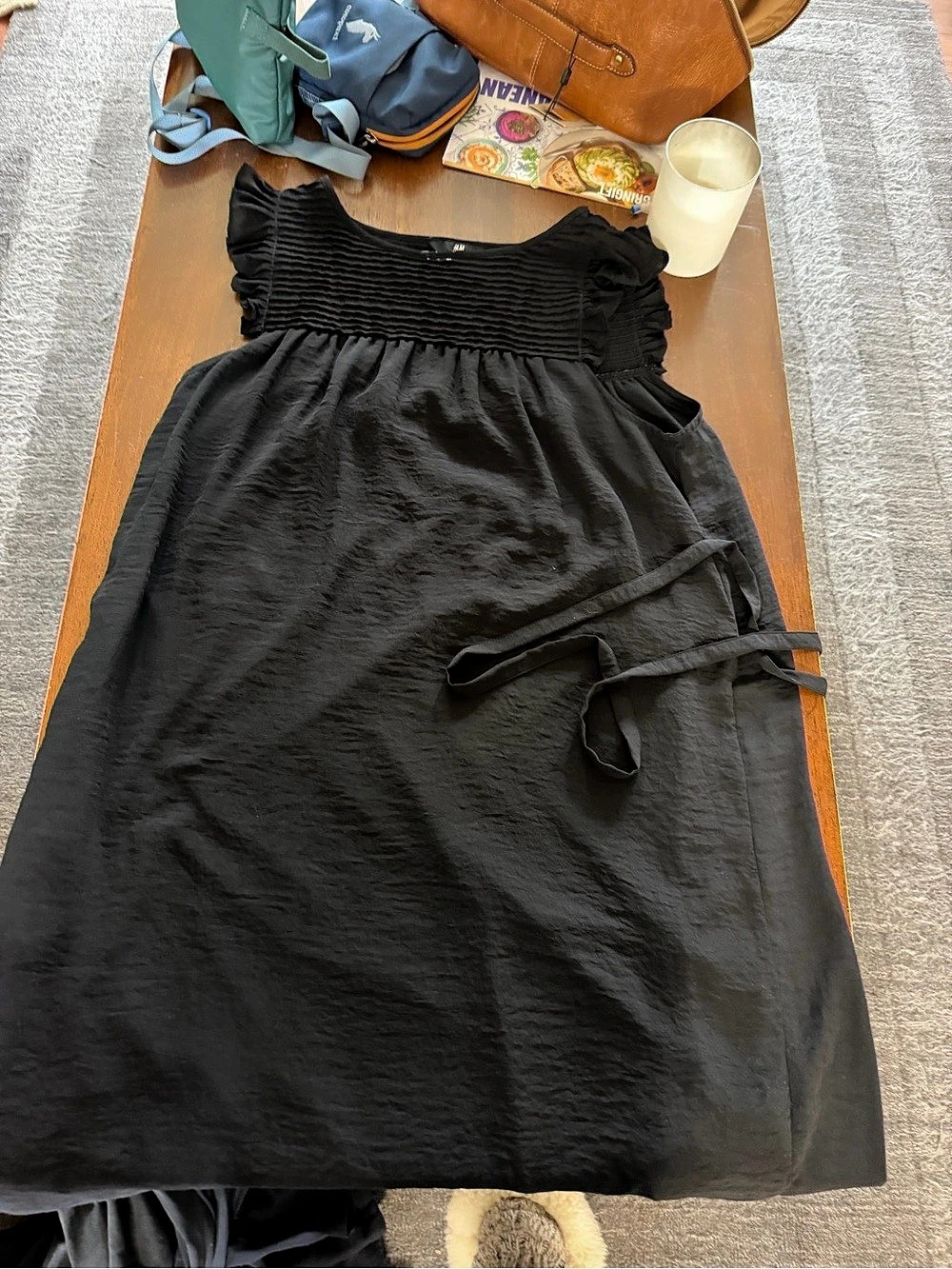 H&Medium Ruffled Crêpe Dress Midi in Black Size Medium